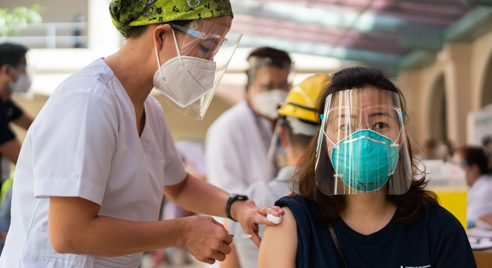 Peningkatan kesadaran akan keamanan kesehatan dengan vaksinasi dan menggunakan masker